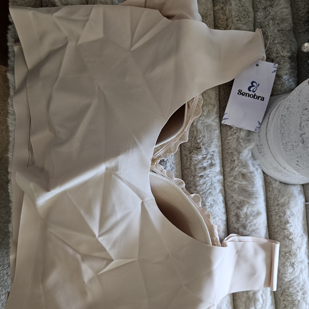 Senobra Lace Bra in Cream and Gold Wireless. 2 Available - Picture 4 of 8